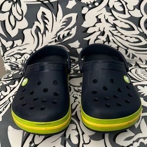 EUC Child Crocs size J 2 Navy/Lime Green